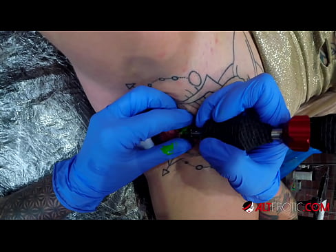 ❤️ Keçika pir tattookirî Sully Savage tattooek li ser klîtorê xwe kir. ❤ Vîdyoyê qijk li ku.pornma-com.ru